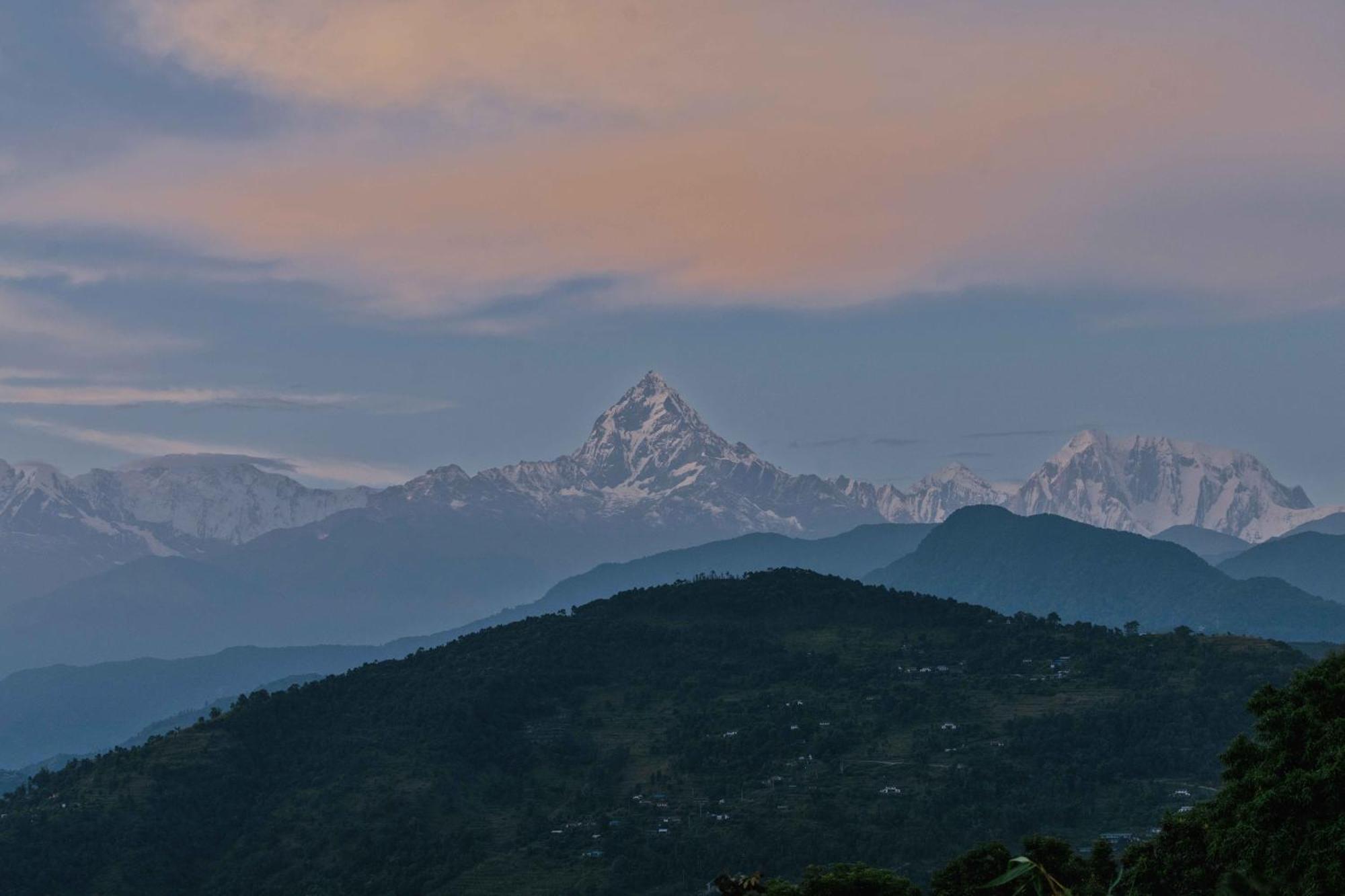 Tiger Mountain Pokhara Lodge Extérieur photo